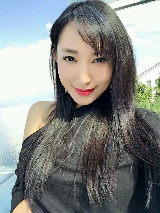 她们都是富二代，受老爸委托掌管俱乐部，自己似乎比俱乐部还出名