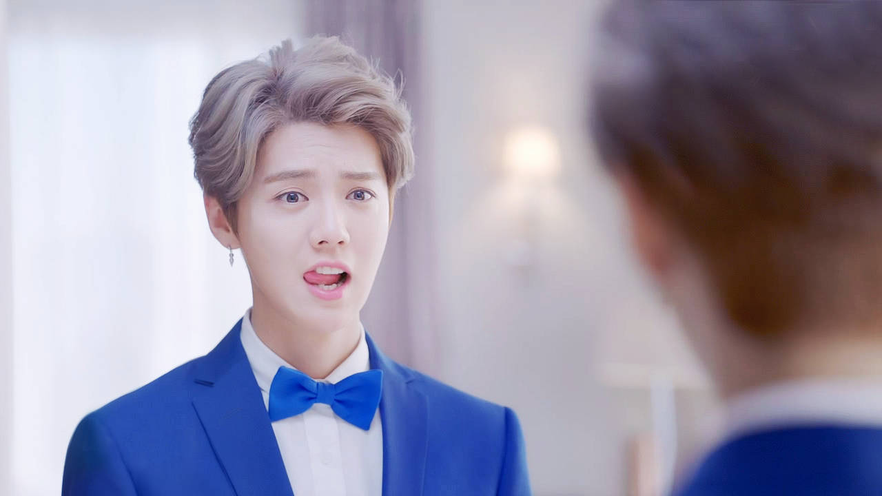 阳光下奔跑的傻狍子,山坡上奔跑的傻狍子