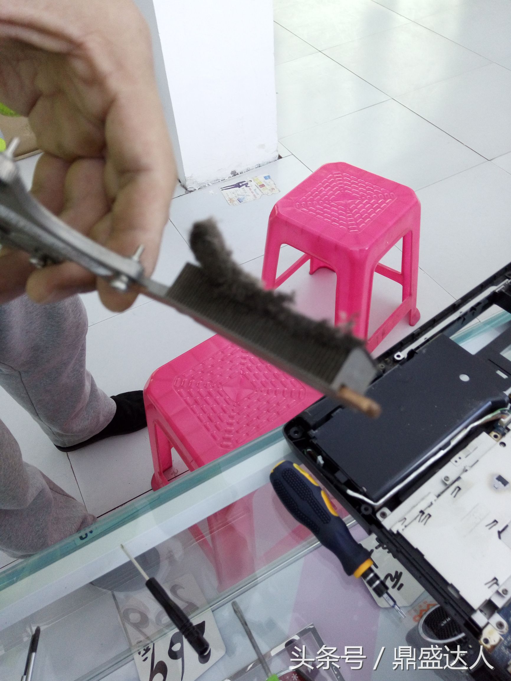 戴尔老笔记本拆卸换固态硬盘,戴尔笔记本拆装教程