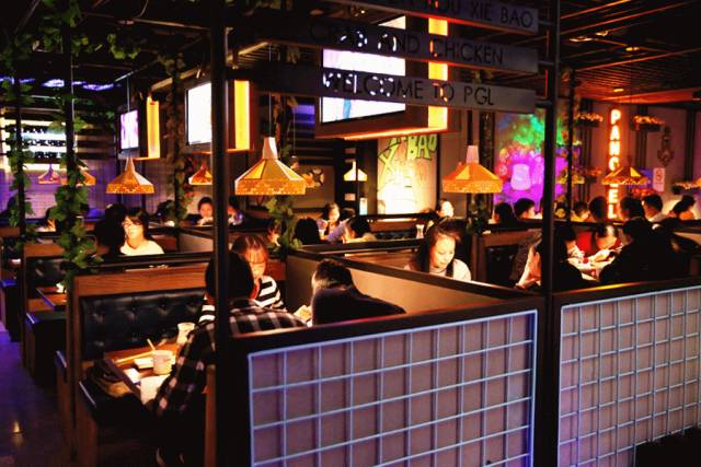 200多家分店的“神级BOSS”，凭一锅肉蟹煲刷爆全国朋友圈