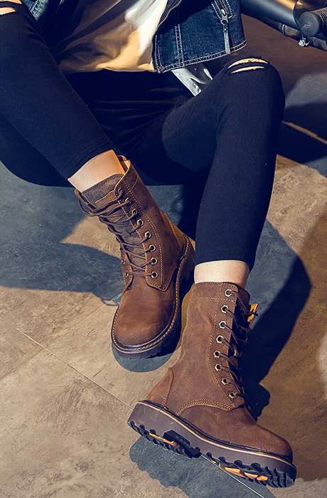 百搭神器短靴不管是出街还是约会都能轻松搞定很有范儿哦！