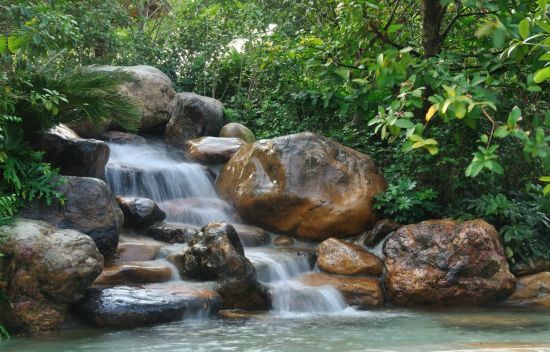 泡温泉是对冬天最起码的尊重！韵航推荐半月山温泉之旅