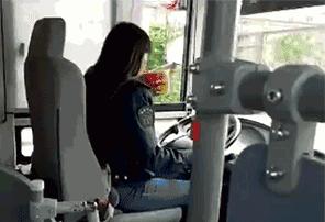 当你老婆发脾气的时候,当你老婆处处和你对着干