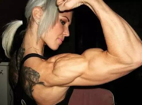 胸肌下沿骨头不对称怎么办,左右胸肌不对称徒手怎么练