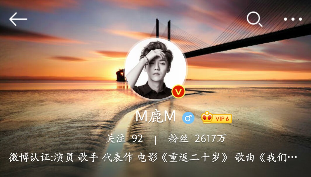 阳光下奔跑的傻狍子,山坡上奔跑的傻狍子