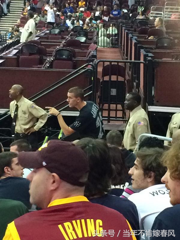 还记得当时赢球的喜悦吗,还记得那个冲进赛场的骑士球迷吗