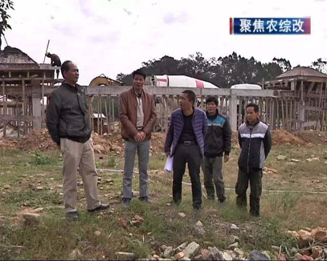 太平天下村有足球场啦，农村人也有地方踢球锻炼