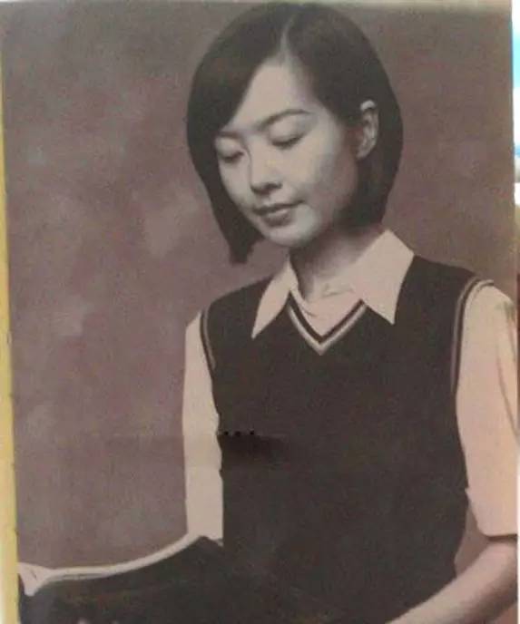 鲁豫换发型后照片,郭碧婷鲁豫同款短发