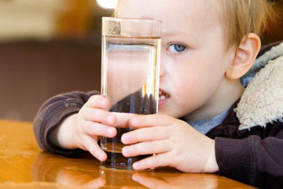 为什么感冒发烧要多喝水,感冒发烧为什么要出汗才能好