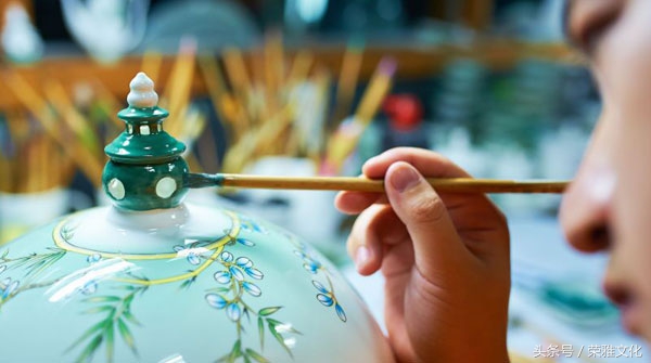 不要在拿超市5块钱一个的瓷器跟国外的高档瓷器比了……