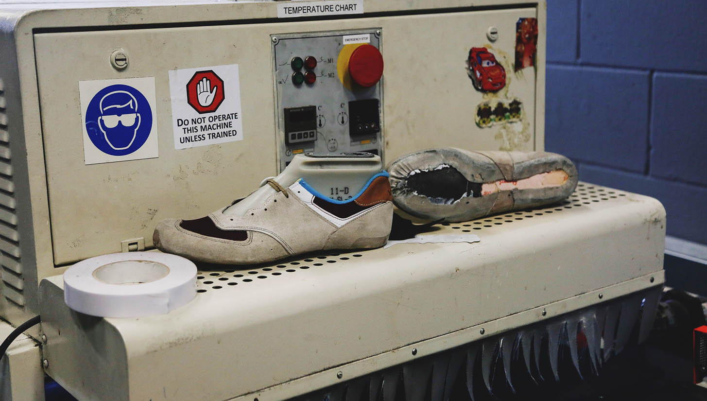 一双球鞋的生产过程,一双球鞋的制作过程