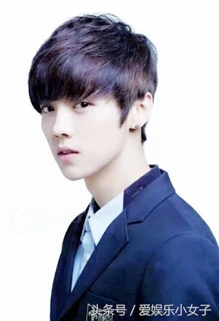 弹吉他很帅的男明星,弹吉他特别帅的一个男的