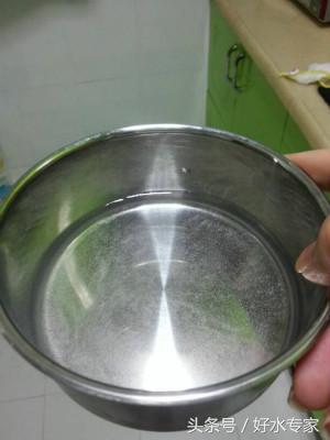 3m净水器烧开后出现白色漂浮物,饮用水烧开后白色沉淀是什么原因