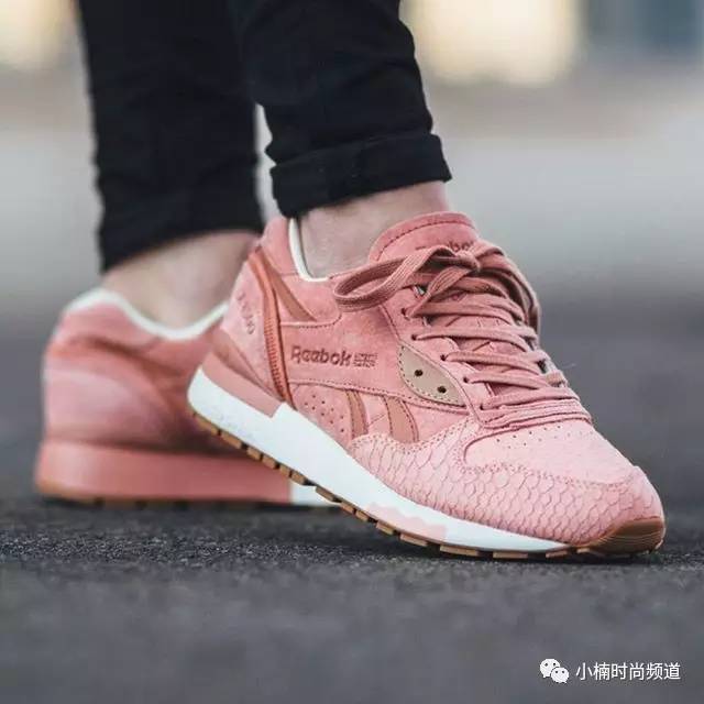 粉红色球鞋推荐女生,粉红色系球鞋