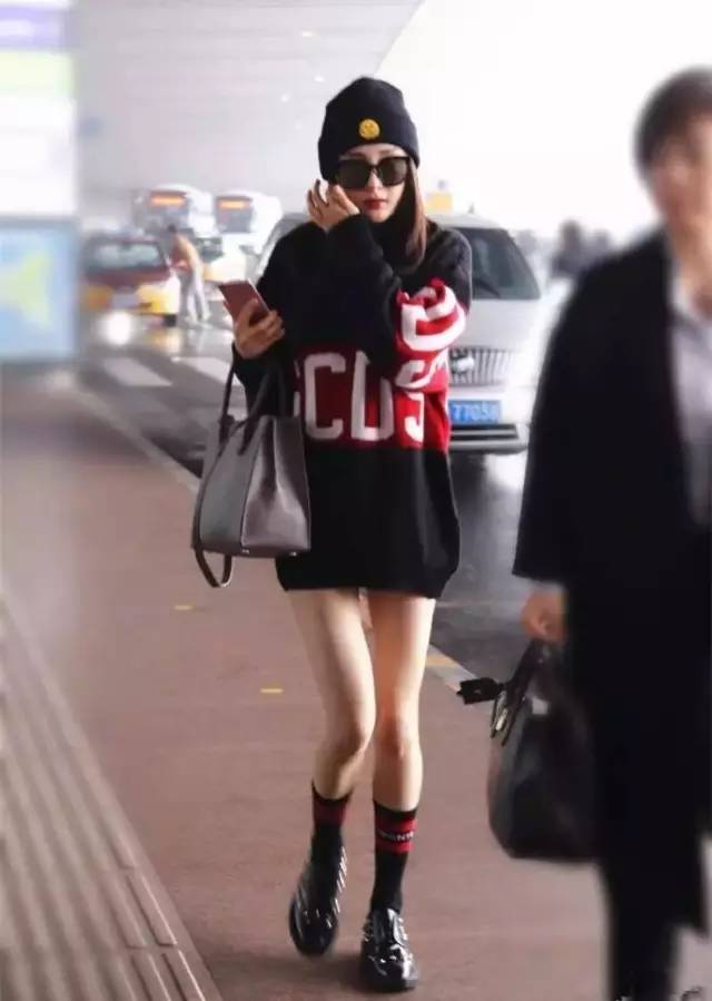 杨幂刘雯等人纷纷终止合作,杨幂刘雯新款包