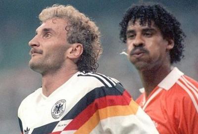 奇葩足球踢法视频,日本足球花哨教学