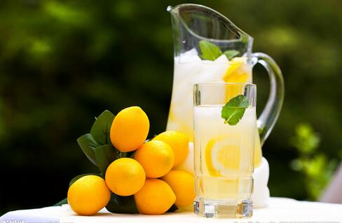 头发容易出油脱发头皮怎么处理,头皮出油长痘怎么回事