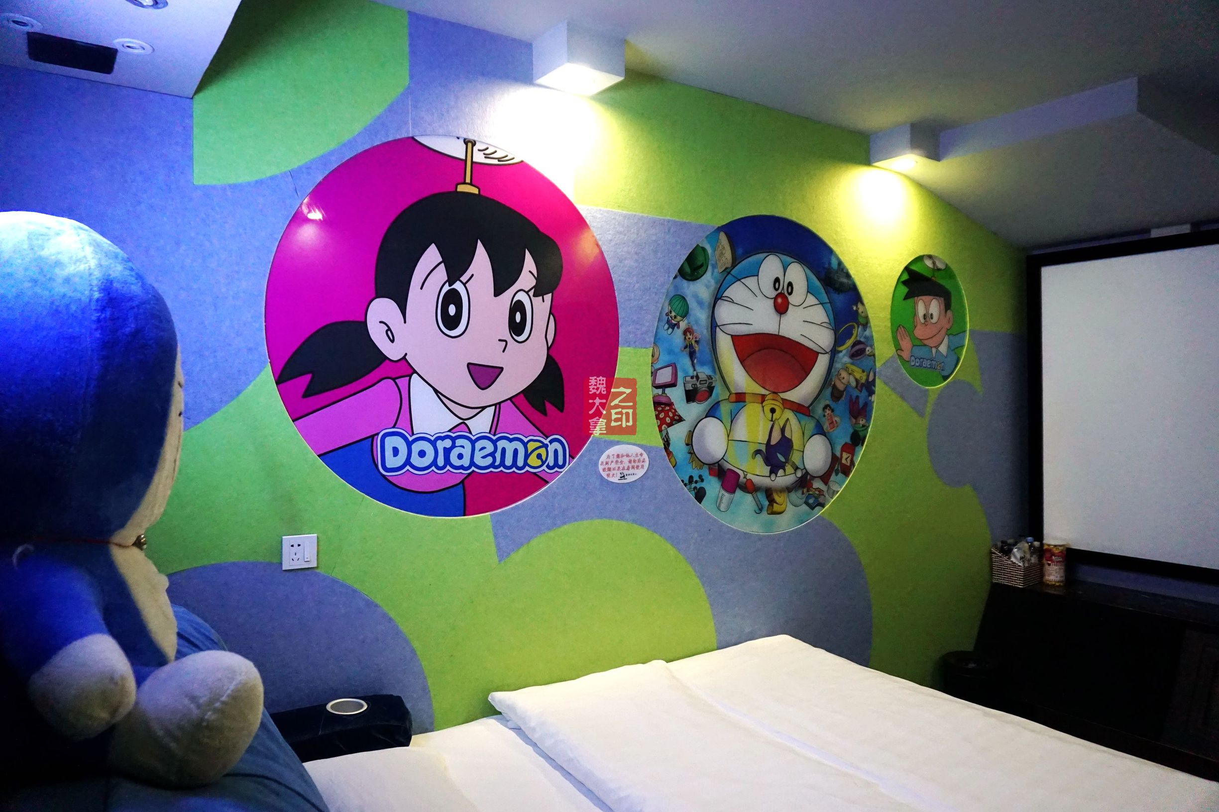 可以躺着看电影的酒店,附近电影主题酒店推荐