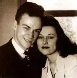 谢耳朵只服他一个，又玩原*弹子**又是办画展