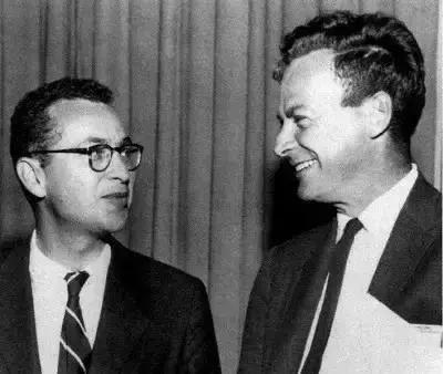 谢耳朵只服他一个，又玩原*弹子**又是办画展