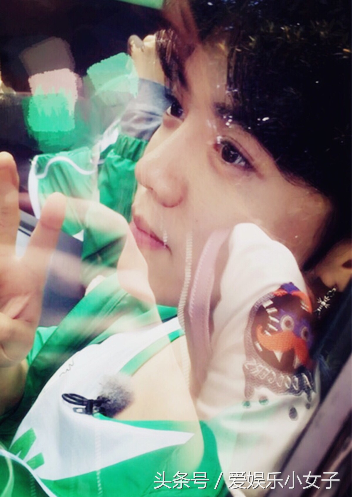 弹吉他很帅的男明星,弹吉他特别帅的一个男的