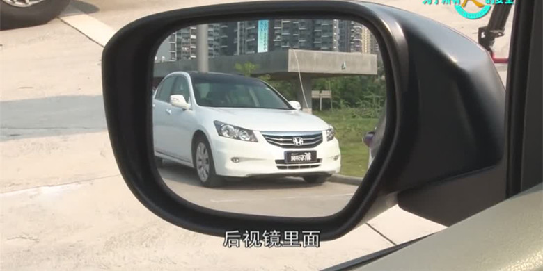 侧方停车位正确的倒车方法,新手倒车停车最笨办法