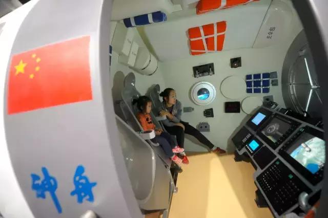 到中国科学技术馆“探索太空”吧！大人孩子都能玩儿~