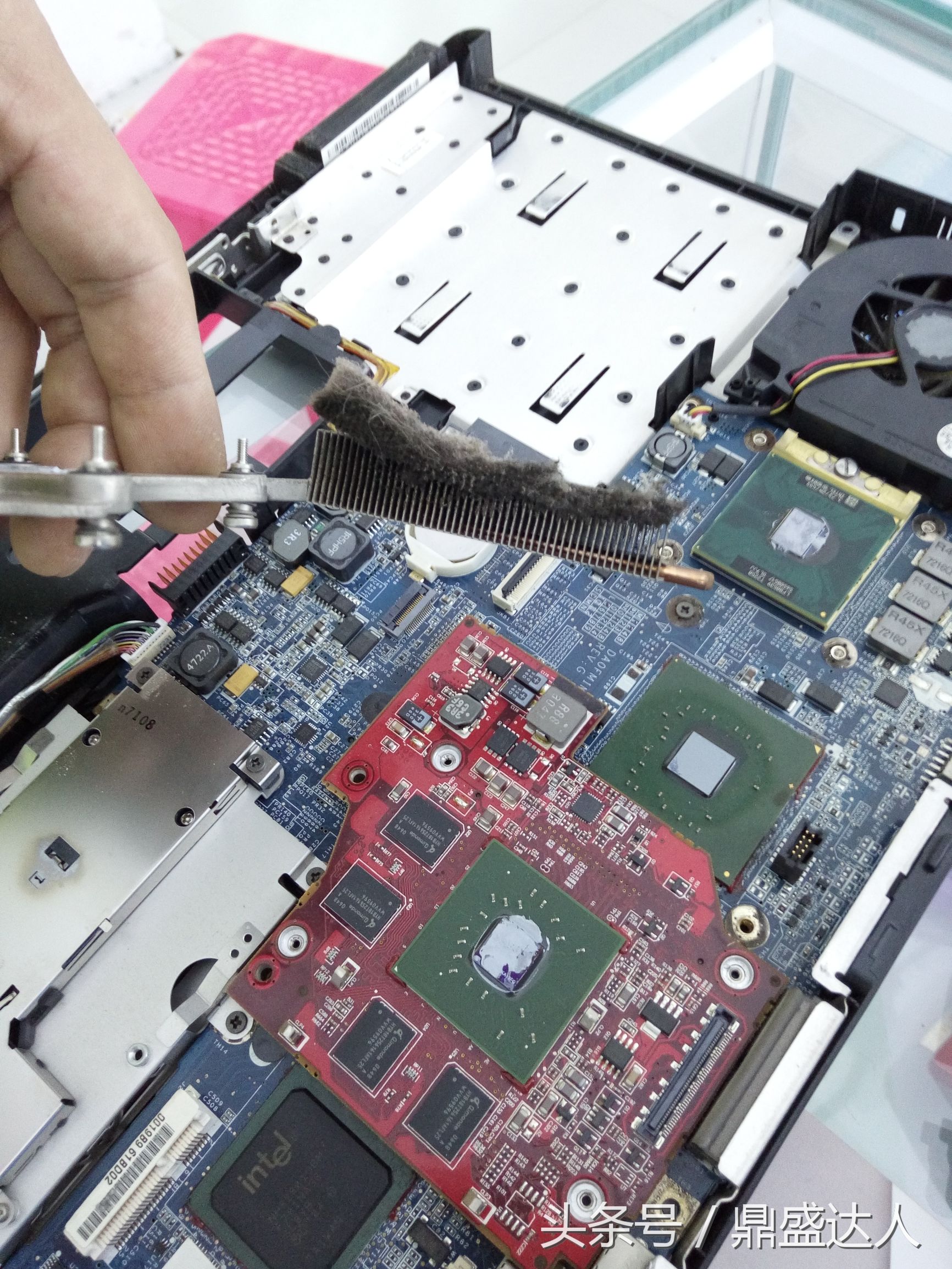 戴尔老笔记本拆卸换固态硬盘,戴尔笔记本拆装教程