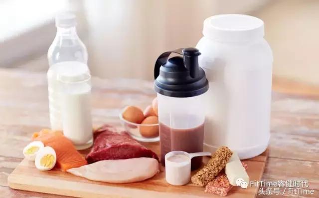 练肌肉不补充蛋白质会怎么样 (健身练肌肉后如何补充蛋白质)