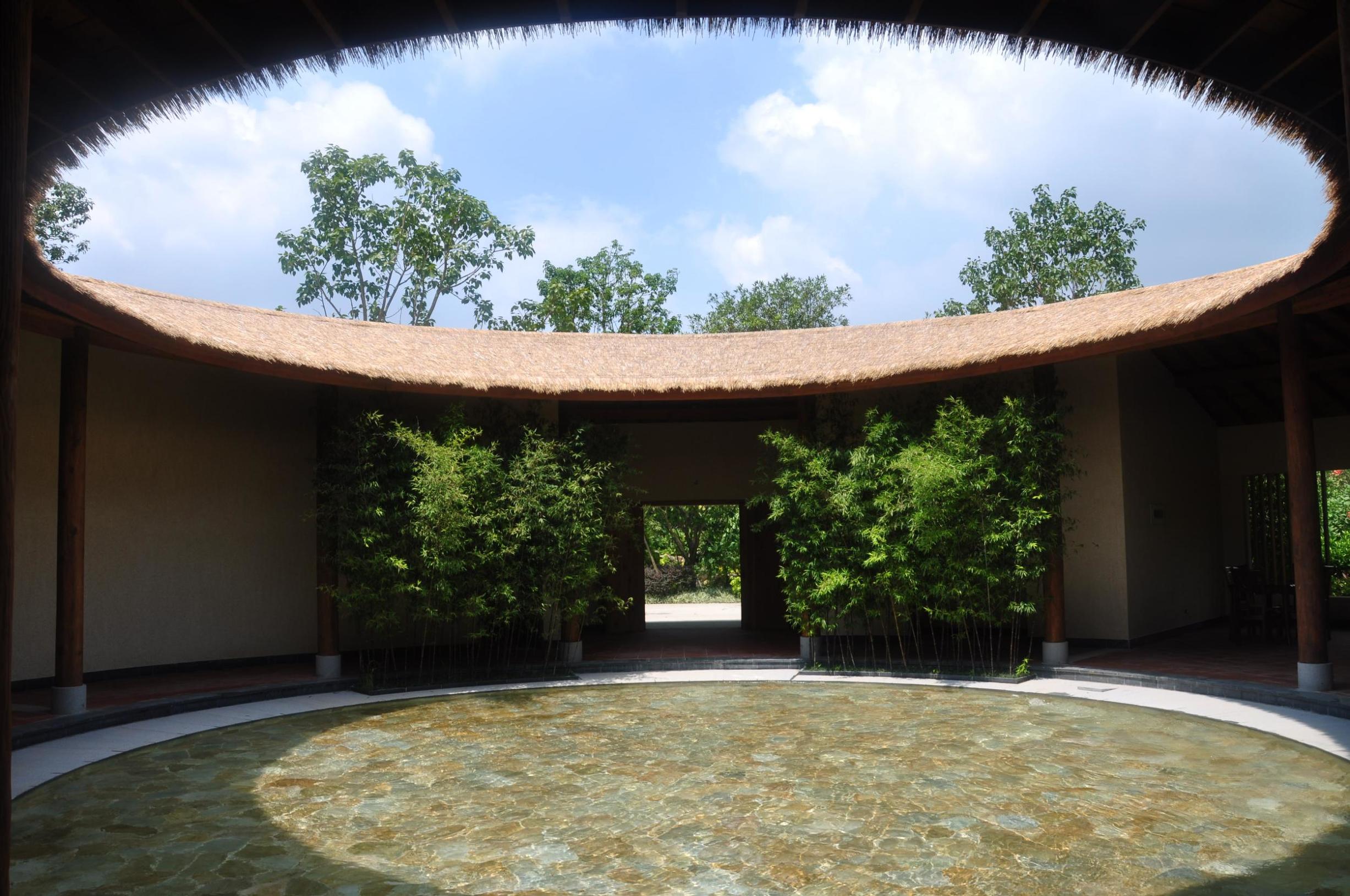 泡温泉是对冬天最起码的尊重！韵航推荐半月山温泉之旅