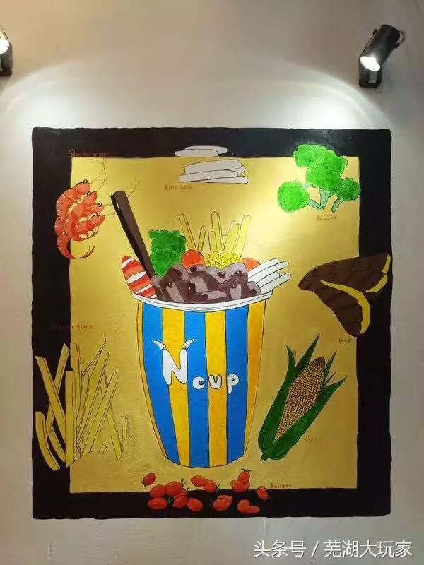 人手一只的杯子,人手一个茶杯