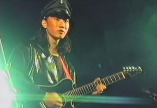 大揭秘黄家驹的不朽传奇,100张照片告诉你黄家驹