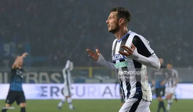 球衣颜色冲突怎么办？就没见过这么“随便”的解决方案！