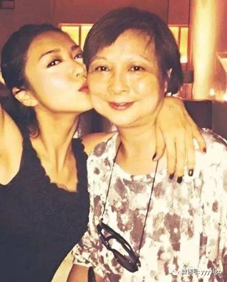 秘交三年富二代男友正式浮出水面，薛凯琪情归教育大鳄独子