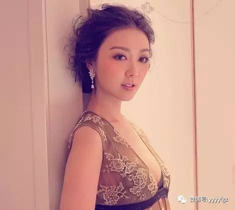 秘交三年富二代男友正式浮出水面，薛凯琪情归教育大鳄独子