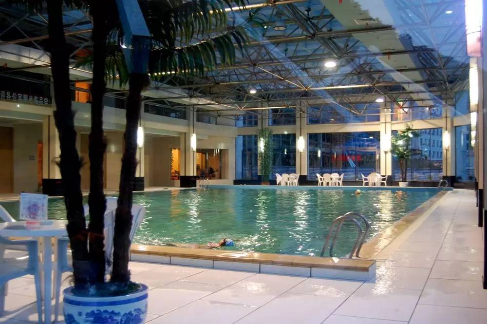 跟生活请个假放松一下心情,放下疲惫享受生活的美