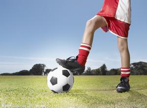 踢足球的规则和关注事项,踢足球关注事项及方法