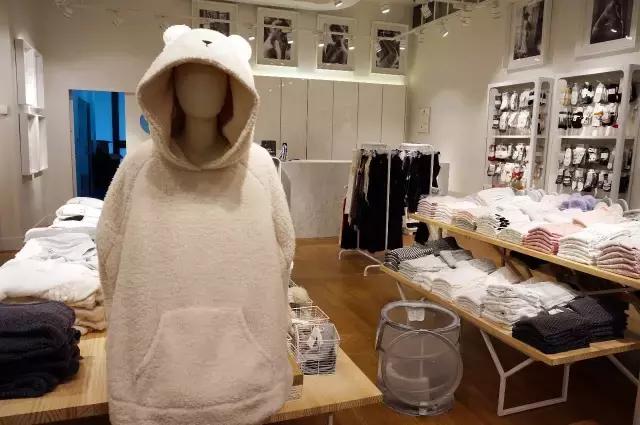 它帮你集齐快消品牌，一伙打折让你365天穿衣不重样