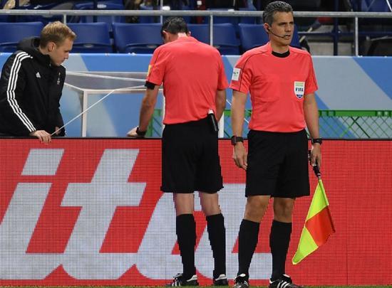 不应该引进录像回放技术，不然裁判就像是只会看仪器的大夫