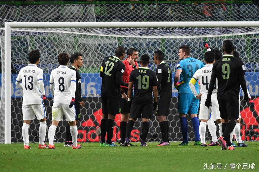 裁判瞎了眼出界,裁判退出