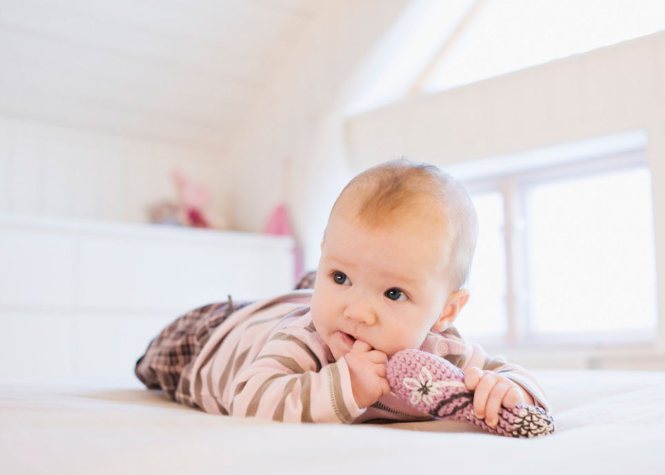 新生儿黄疸，指数多少算正常？什么情况下需要去医院治疗？