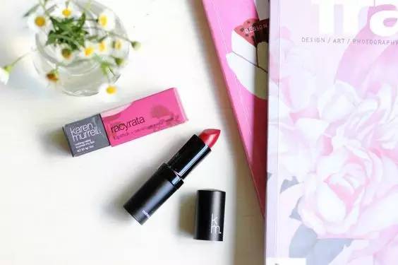 一年服下那么多唇膏，老板麻烦给我来根能吃的！