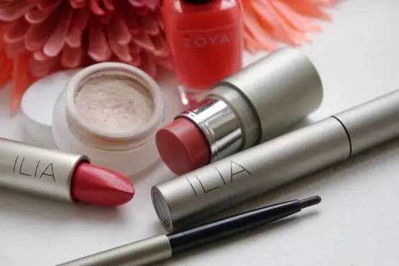 一年服下那么多唇膏，老板麻烦给我来根能吃的！