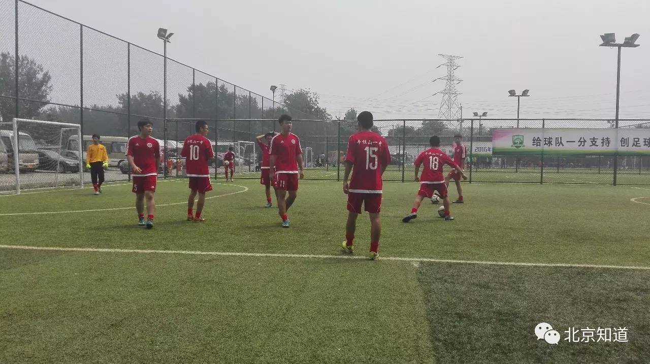 热烈祝贺我校足球代表队喜获佳绩,小学足球队挺进全市8强