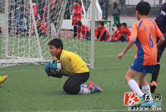 武陵源区索溪中心学校在市首届校园足球赛中成绩喜人