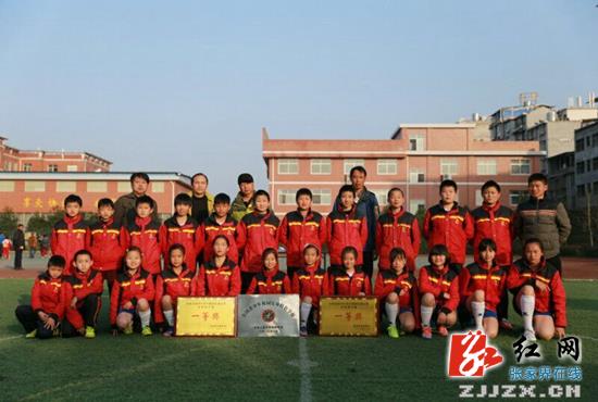 武陵源区索溪中心学校在市首届校园足球赛中成绩喜人