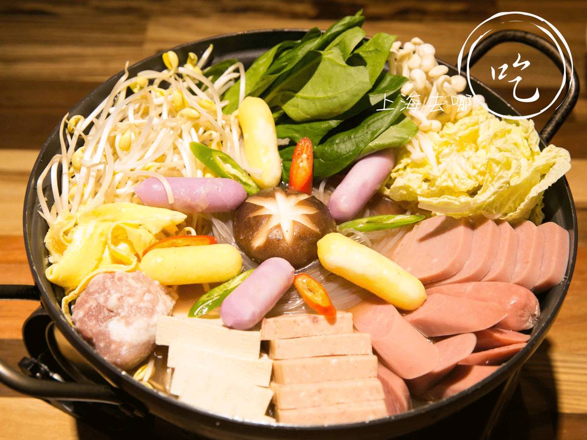 魔都这家店有一只“浴火焚身”的韩国鸡，一群人竟然抢着去滚菜单！