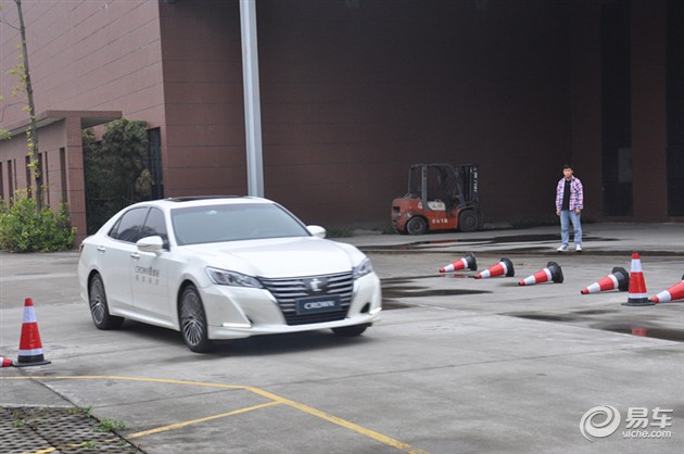 山东国际会展中心车展一汽丰田,一汽丰田皇冠预约试驾