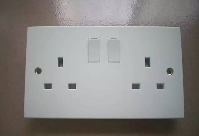 美国妹子表达对英国的羡慕嫉妒和爱：他们有哈利·波特，我们只有暮光之城