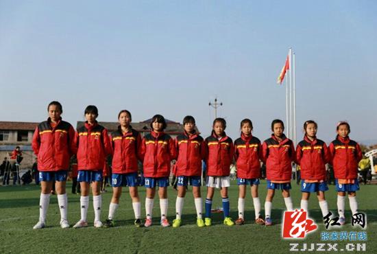 武陵源区索溪中心学校在市首届校园足球赛中成绩喜人
